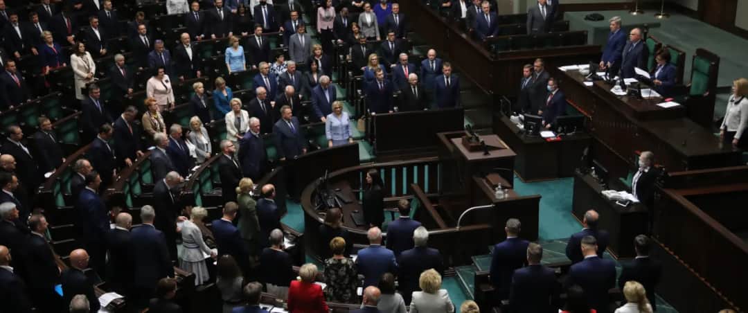 Co to lewica i prawica? Zrozum różnice i ich znaczenie w polityce