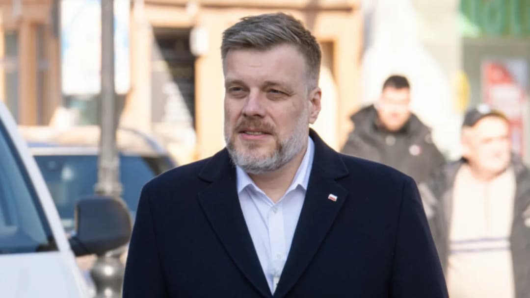 Ile zarabia Adrian Zandberg? Zaskakujące fakty o jego pensji