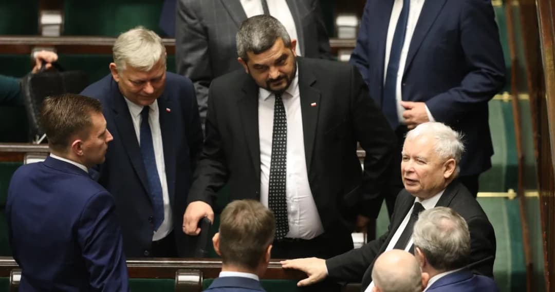 Co daje członkostwo w PiS? Odkryj korzyści i możliwości przynależności