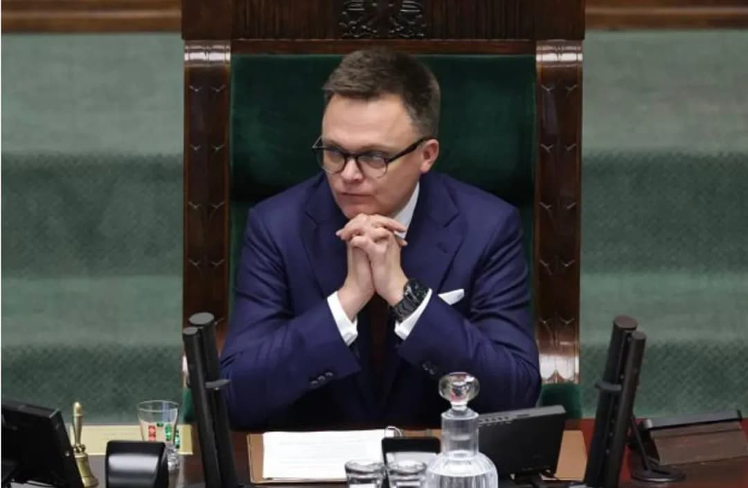 Czy Szymon Hołownia był księdzem? Prawda o jego drodze duchowej