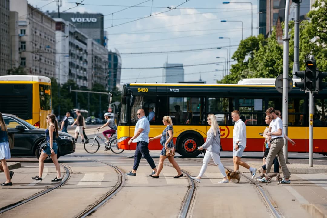 Jak dojechać do sejmu? Sprawdź najlepsze opcje transportu w Warszawie