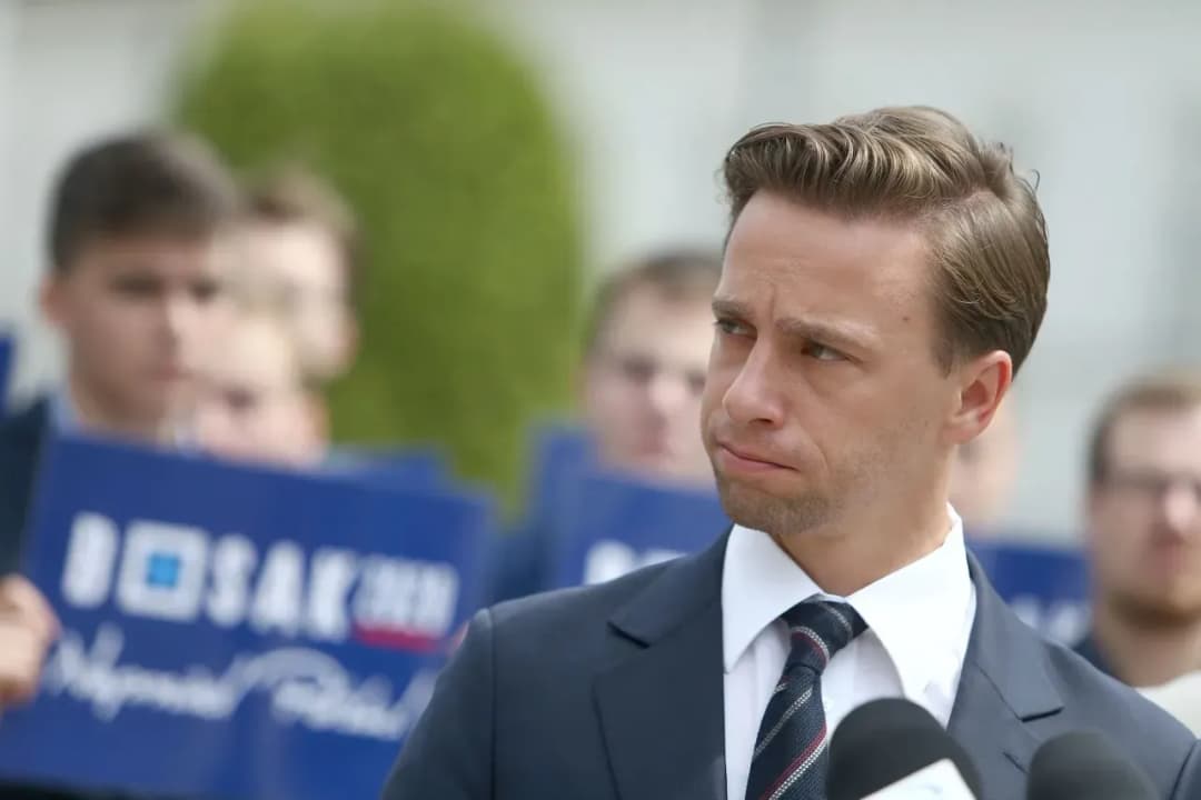 Krzysztof Bosak – ile ma poparcia i co to oznacza dla jego przyszłości?